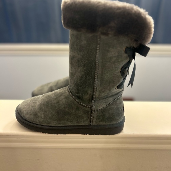 Lamo Gray Boots Size 9. Great Condition - Picture 4 of 4